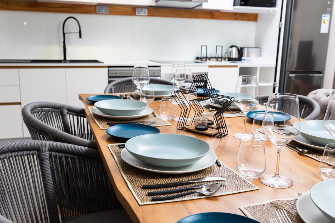 One Bay No 8 Apartment